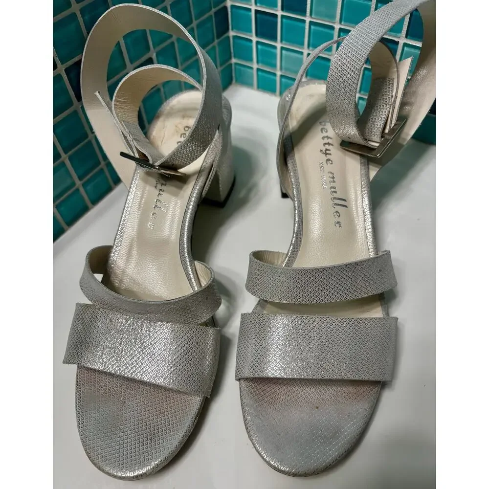 Formal strappy, silver heel. Made in Italy sz 38/ 7.5